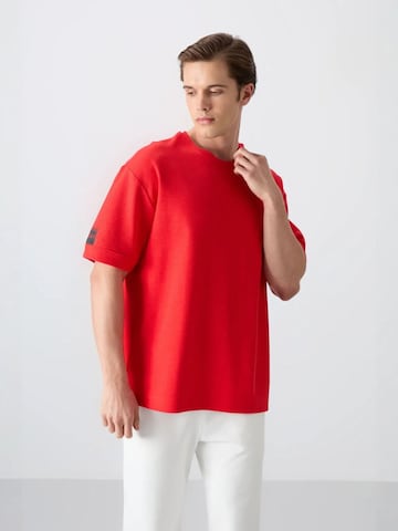 Tommy Life Shirt in Red: front