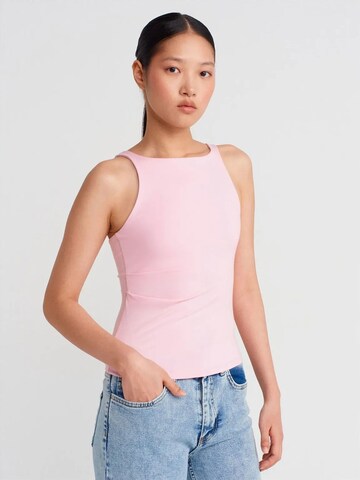 Dilvin Top in Pink: front