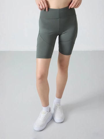 Tommy Life - Tapered Leggings 'Gamaschen' em verde