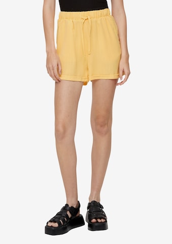 QS Regular Trousers in Yellow: front