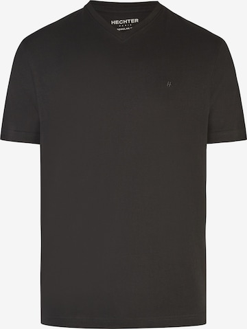 HECHTER PARIS Shirt in Black: front