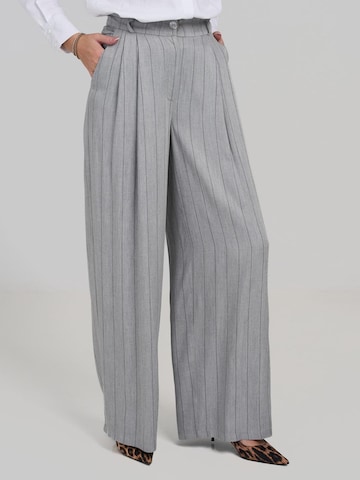 Couture de Marie - Pierna ancha Pantalón plisado 'Hilda' en gris