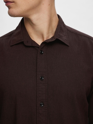 SELECTED HOMME Regular Fit Skjorte i brun