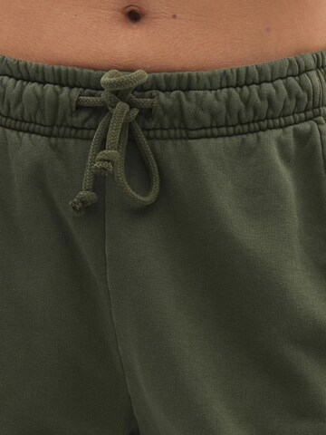 No Matter What Loosefit Hose in Grün