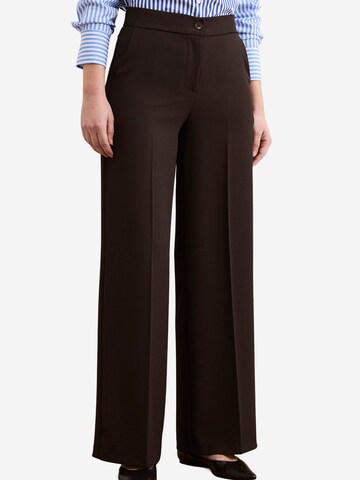 Il Lanificio Regular Pants in Brown: front