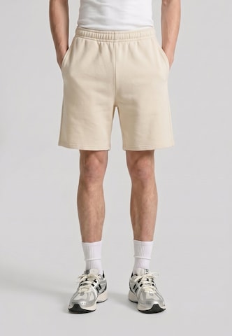 Urban Classics Regular Broek 'Essential' in Beige: voorkant