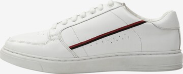 DreiMaster Maritim Platform trainers in White: front