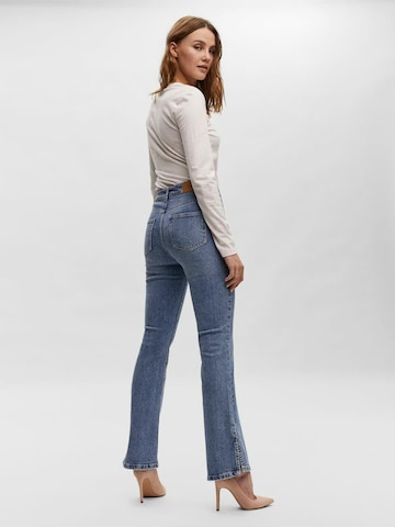 VERO MODA Flared Jeans 'Selma' in Blauw