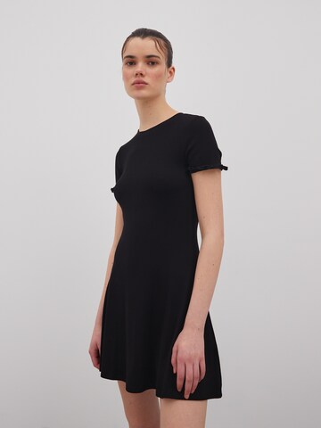 melns EDITED Vasaras kleita 'Odette': no priekšpuses