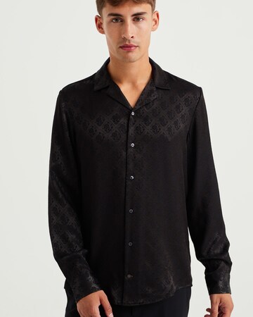 WE Fashion - Regular Fit Camisa em preto: frente