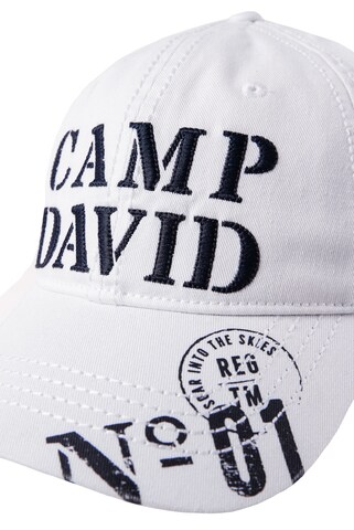 CAMP DAVID Base Cap Stone Washed mit Logo-Stickerei und Prints in Weiß: Vorderseite