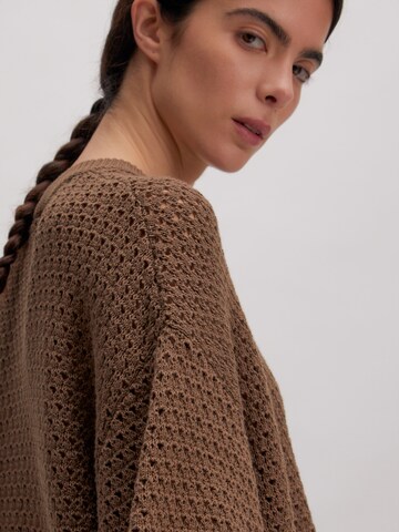 EDITED Футболка 'Ashley' в Коричневый