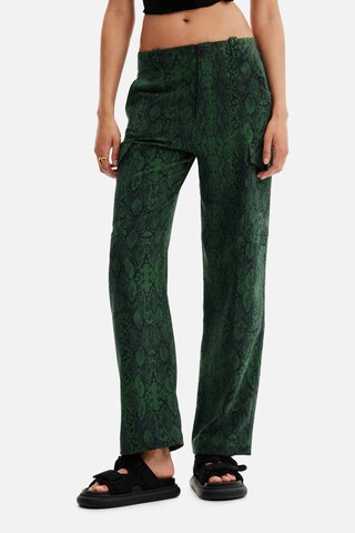 Desigual Regular Broek in Groen: voorkant