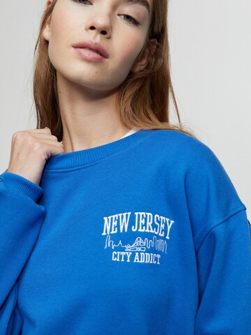 Pull&Bear Sweatshirt in Blau