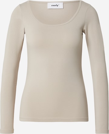 EverlyMajica - siva boja: prednji dio