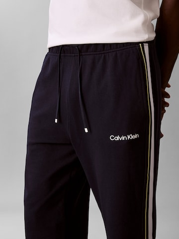 Calvin Klein Tapered Hose in Blau