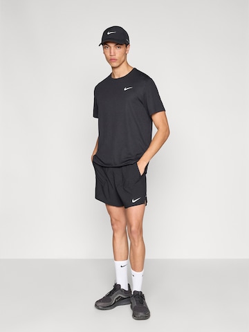 NIKE Loosefit Παντελόνι φόρμας 'M NK DF STRIDE 7IN BF SHORT' σε μαύρο