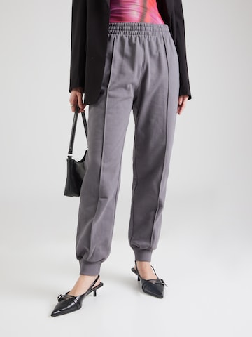 DKNY Tapered Hose in Grau: Vorderseite