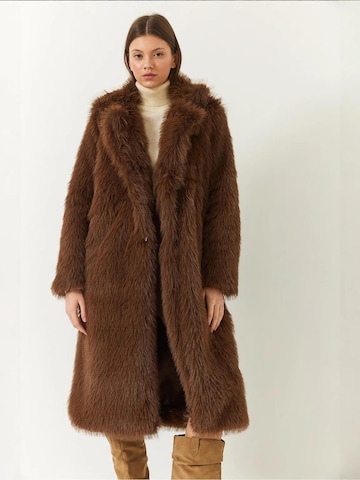 Manteau d’hiver Bianco Lucci en marron : devant