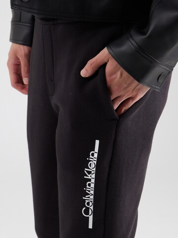 Calvin Klein Конический (Tapered) Штаны в Черный