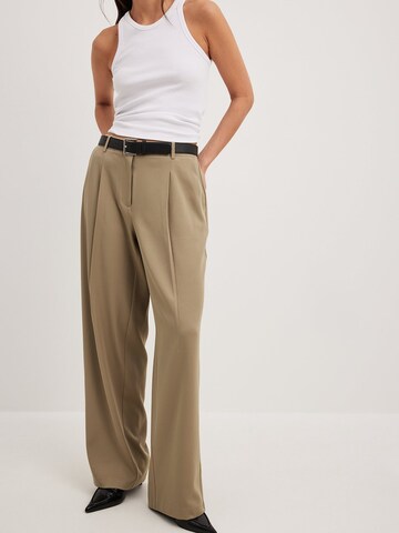 NA-KD Wide leg Pleat-Front Pants in Green: front