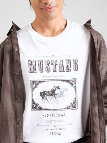 MUSTANG Bluser & t-shirts 'Akron' i hvid