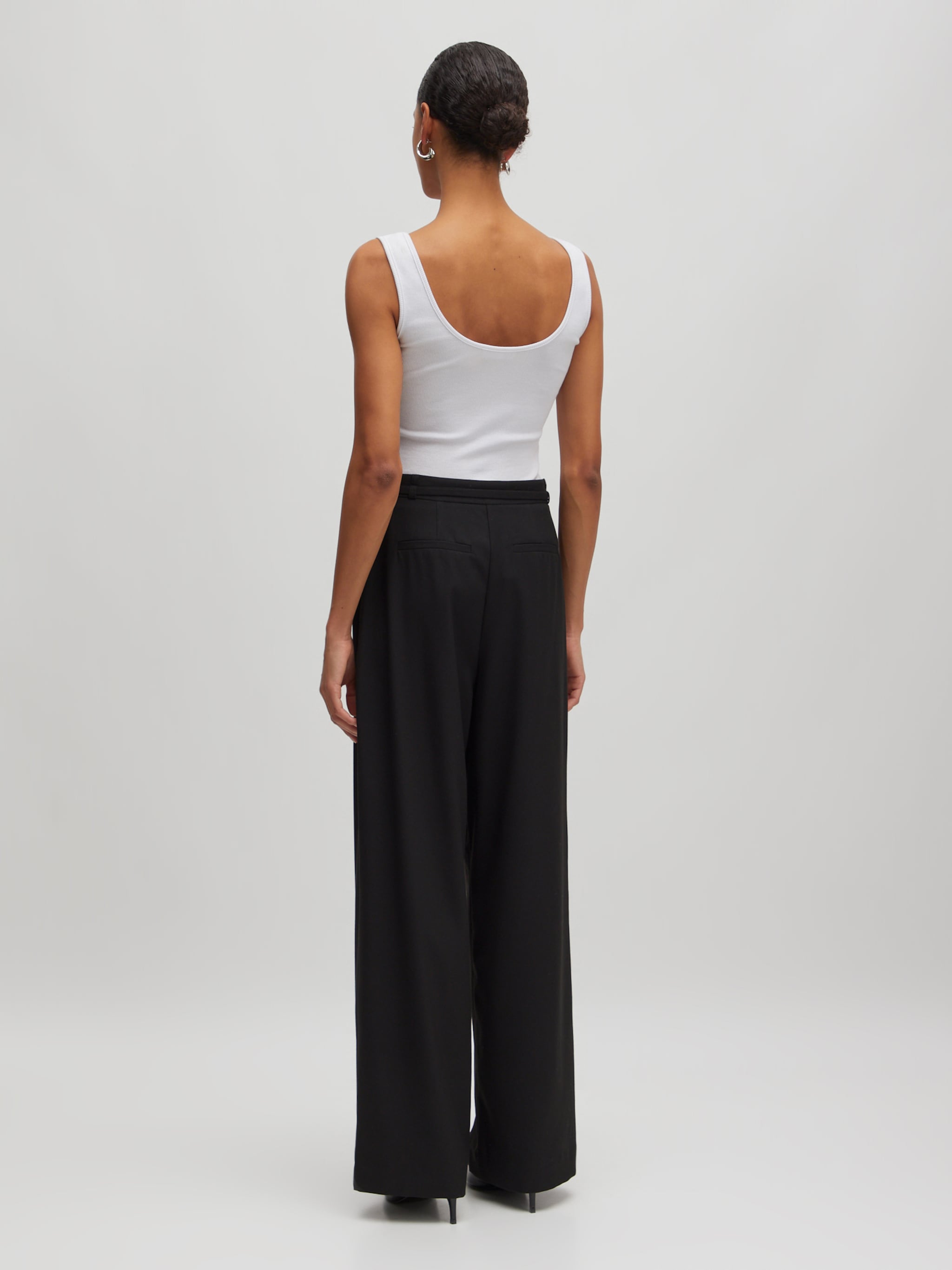 EDITED Produits Pantalon à plis 'Elna' noir