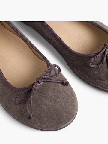 Ballerina di Pisamonas in grigio