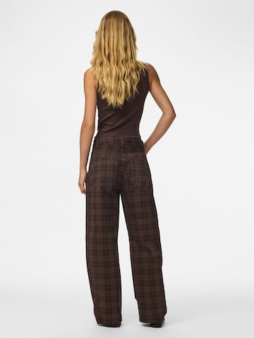 Barrel Jean 'VERA' PIECES en marron