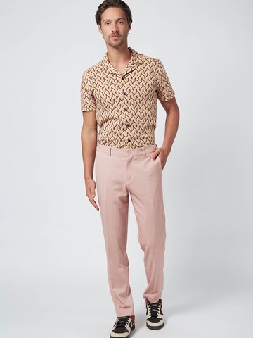 Regular Pantalon 4funkyflavours en rose