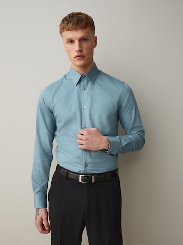Coupe slim Chemise Next en bleu : devant