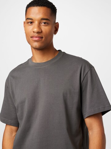 WEEKDAY - Camiseta en gris