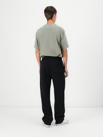 Abercrombie & Fitch Baggy Trousers 'ESSENTIAL' in Black