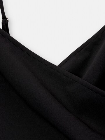 Rochie de la Pull&Bear pe negru
