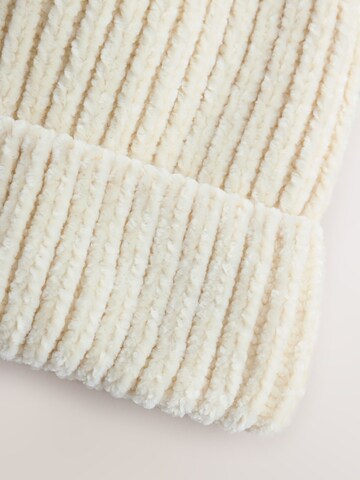 Next Muts in Beige