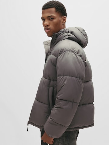 Pull&Bear Välikausitakki värissä harmaa: etupuoli