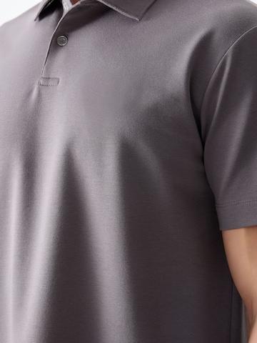 Tommy Life Shirt in Grey
