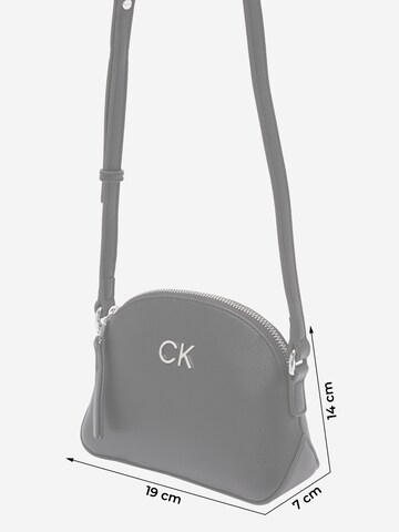 Calvin Klein Regular Umhängetasche 'Daily' in Schwarz