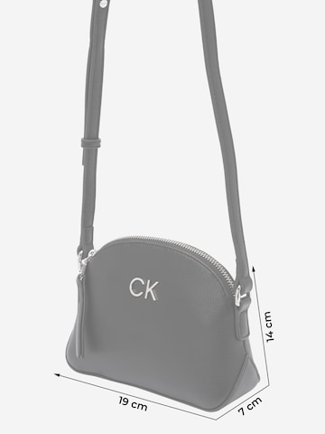 Calvin Klein Normalny krój Torba na ramię 'Daily' w kolorze czarny