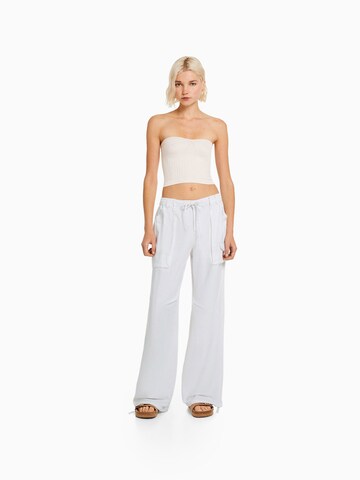 Bershka Wide Leg Hose in Weiß