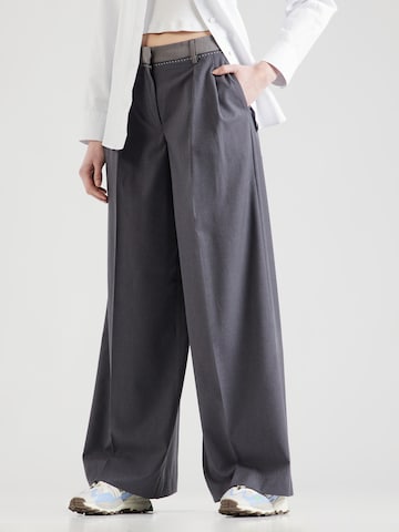 REMAIN - Perna larga Calças com vincos em cinzento: frente