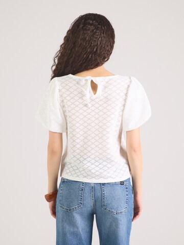 Pulover de la MORE & MORE pe alb