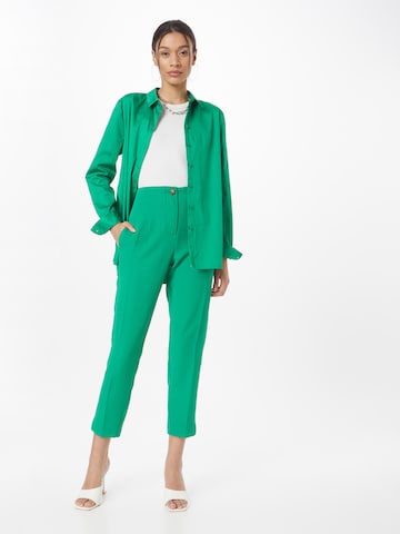 Dorothy Perkins Slimfit Suorat housut värissä vihreä