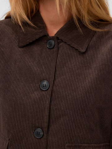 Veste mi-saison 'VMBABYRAINIEKELLY' VERO MODA en marron