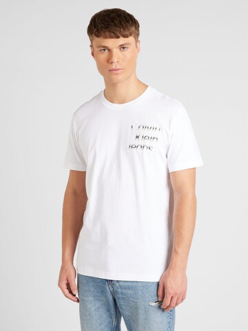 T-Shirt Calvin Klein Jeans en blanc : devant