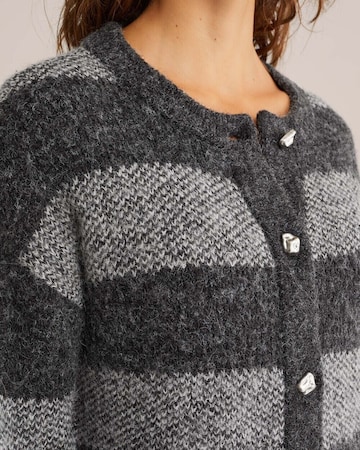 WE Fashion Cardigan i grå