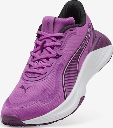 Chaussure de sport PUMA en rose : devant