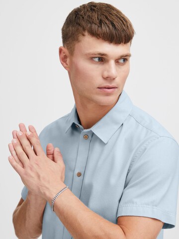 Coupe regular Chemise ' PETE ' !Solid en bleu