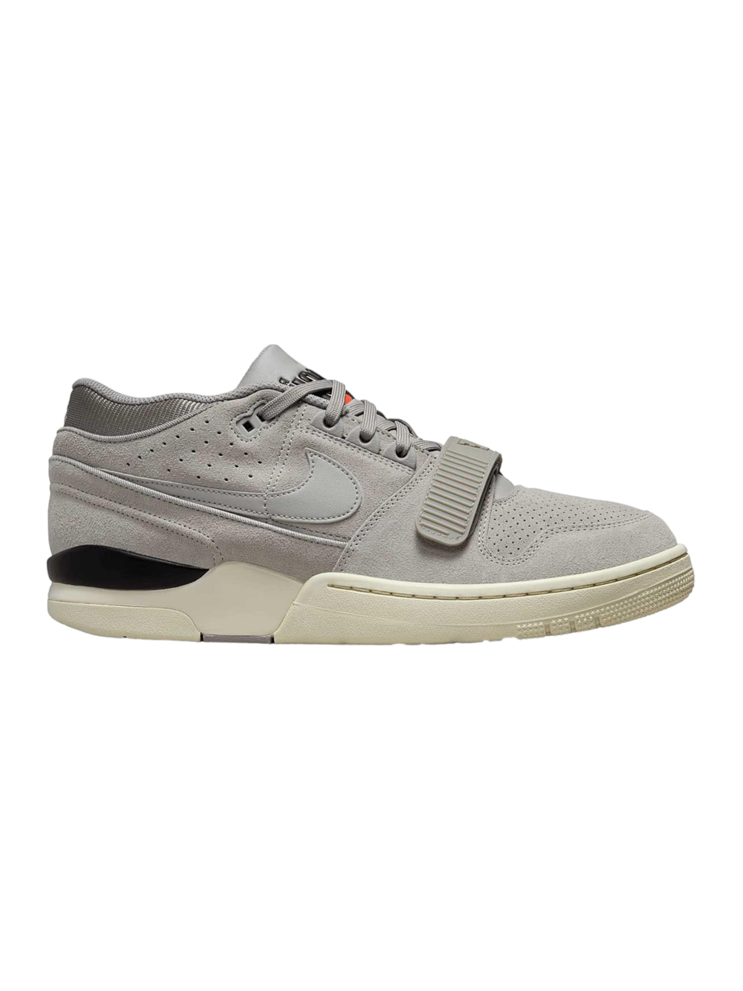 Nike Sportswear Sneaker in Grau: Vorderseite