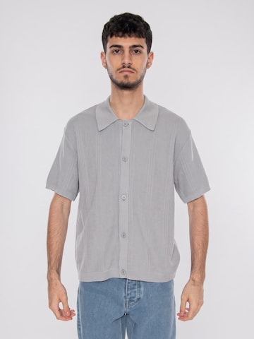 EDWIN Cardigan 'Luis Buttoned Polo Grey' i grå: forside